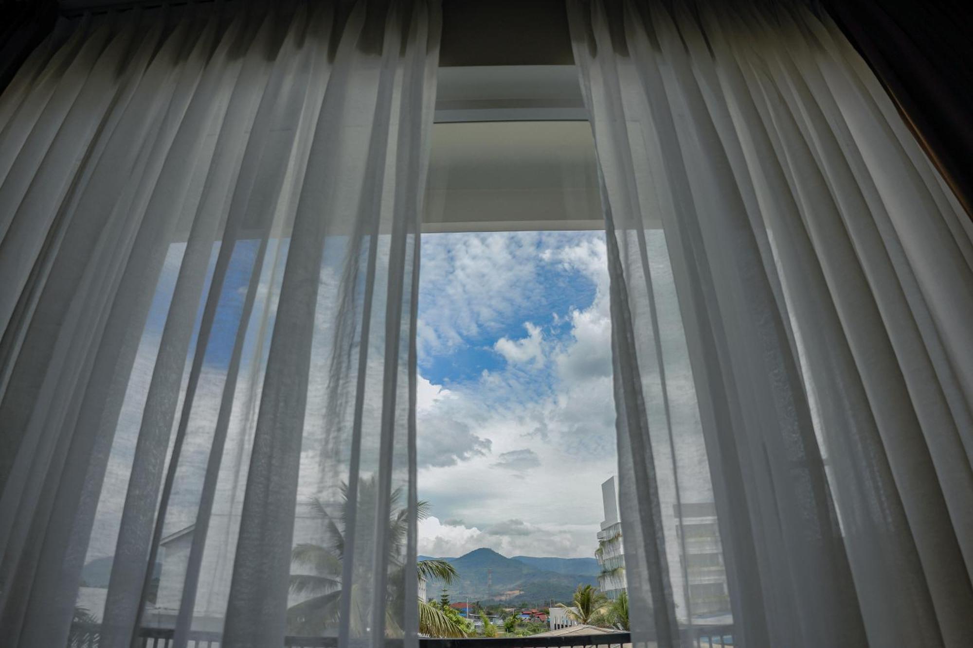 Montagne Regency Hotel Kampot Bagian luar foto