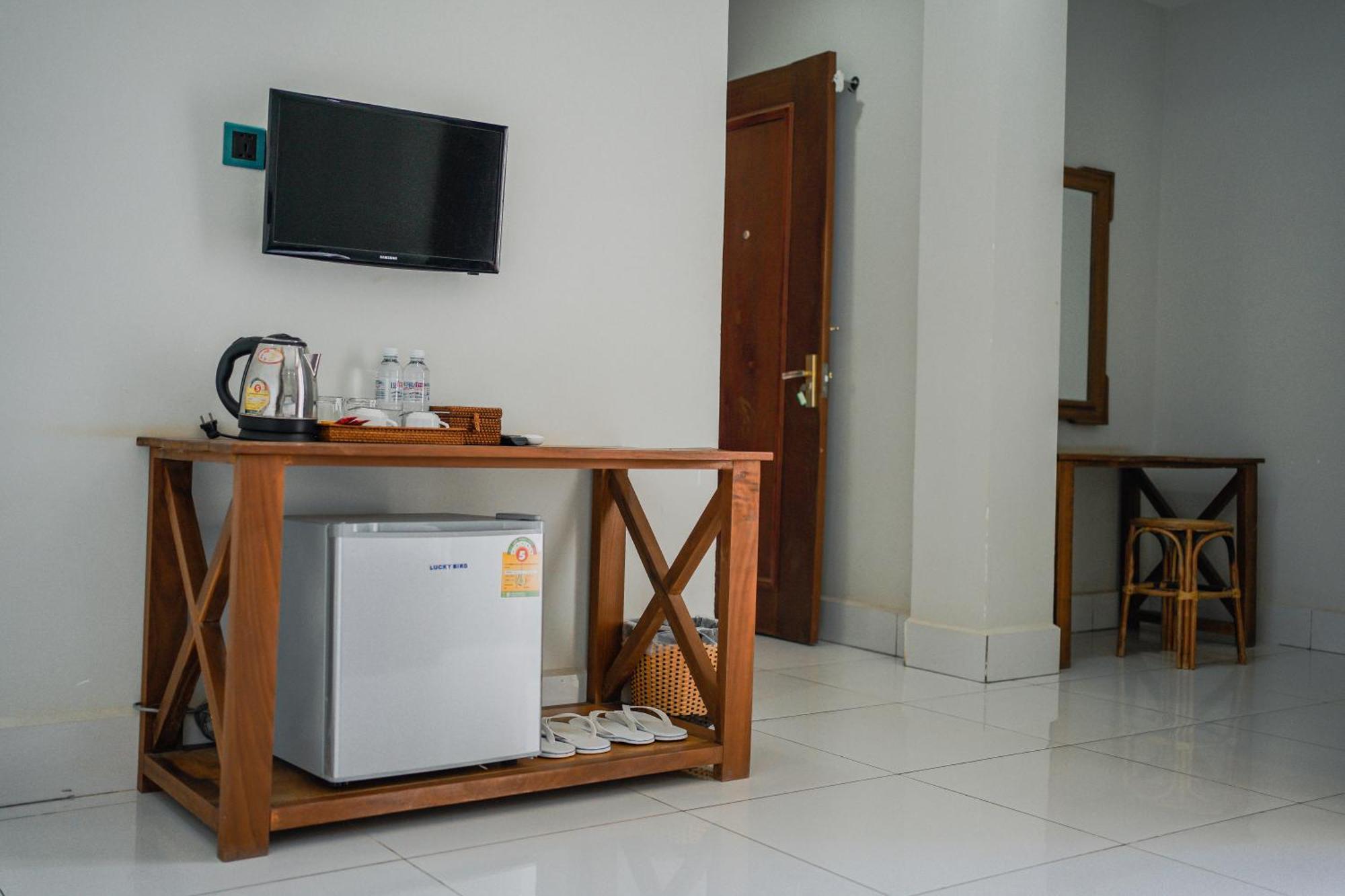 Montagne Regency Hotel Kampot Bagian luar foto
