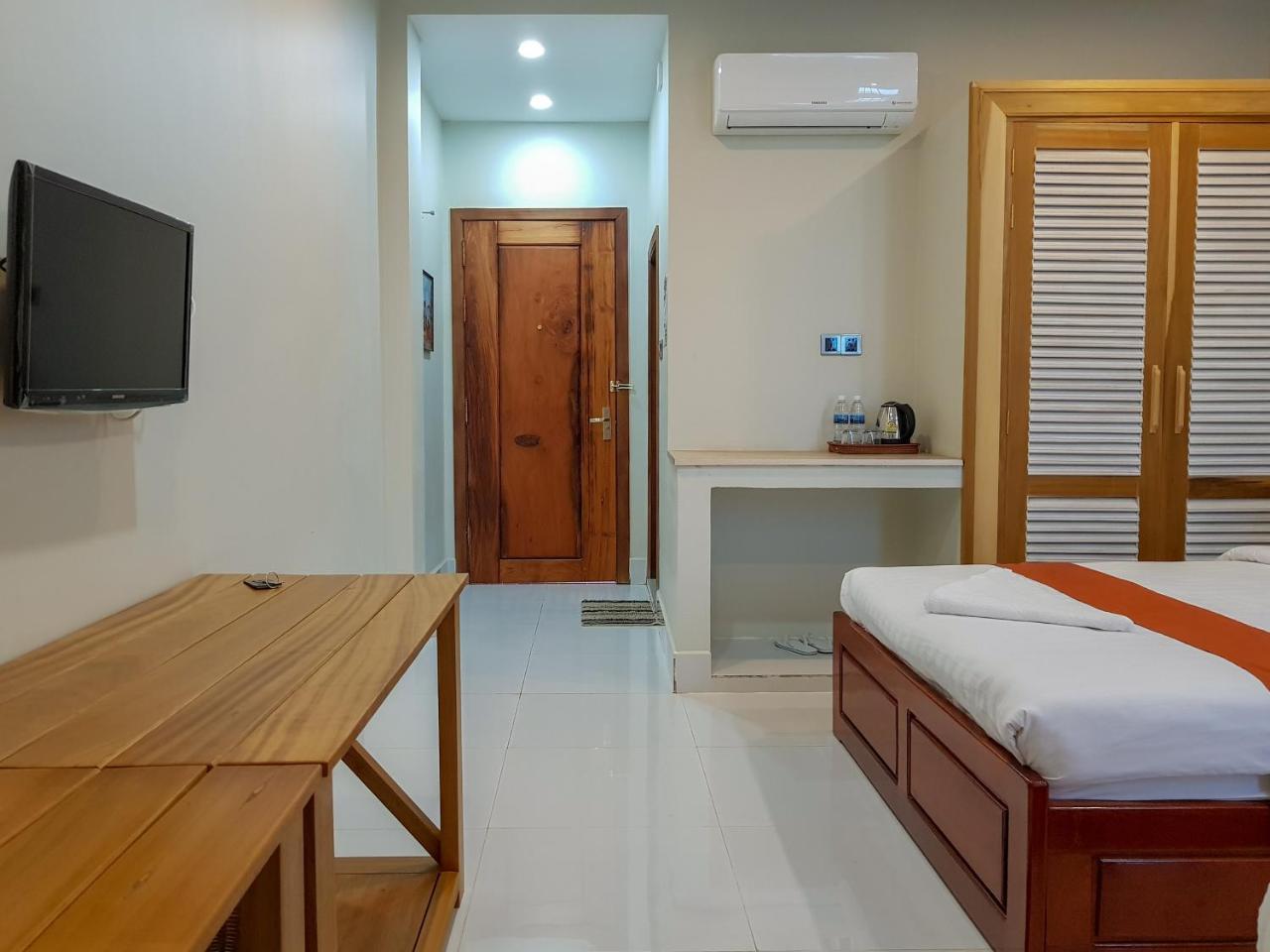 Montagne Regency Hotel Kampot Bagian luar foto